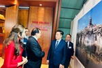 Khai mạc Triển lãm “50 năm văn học, nghệ thuật Việt Nam đồng hành với dân tộc”